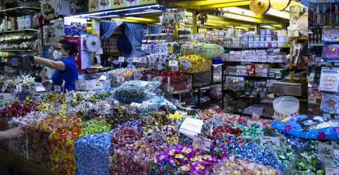Bari, Marnarid e Caputo: tra caramelle e confetti viaggio nei due storici negozi di dolci